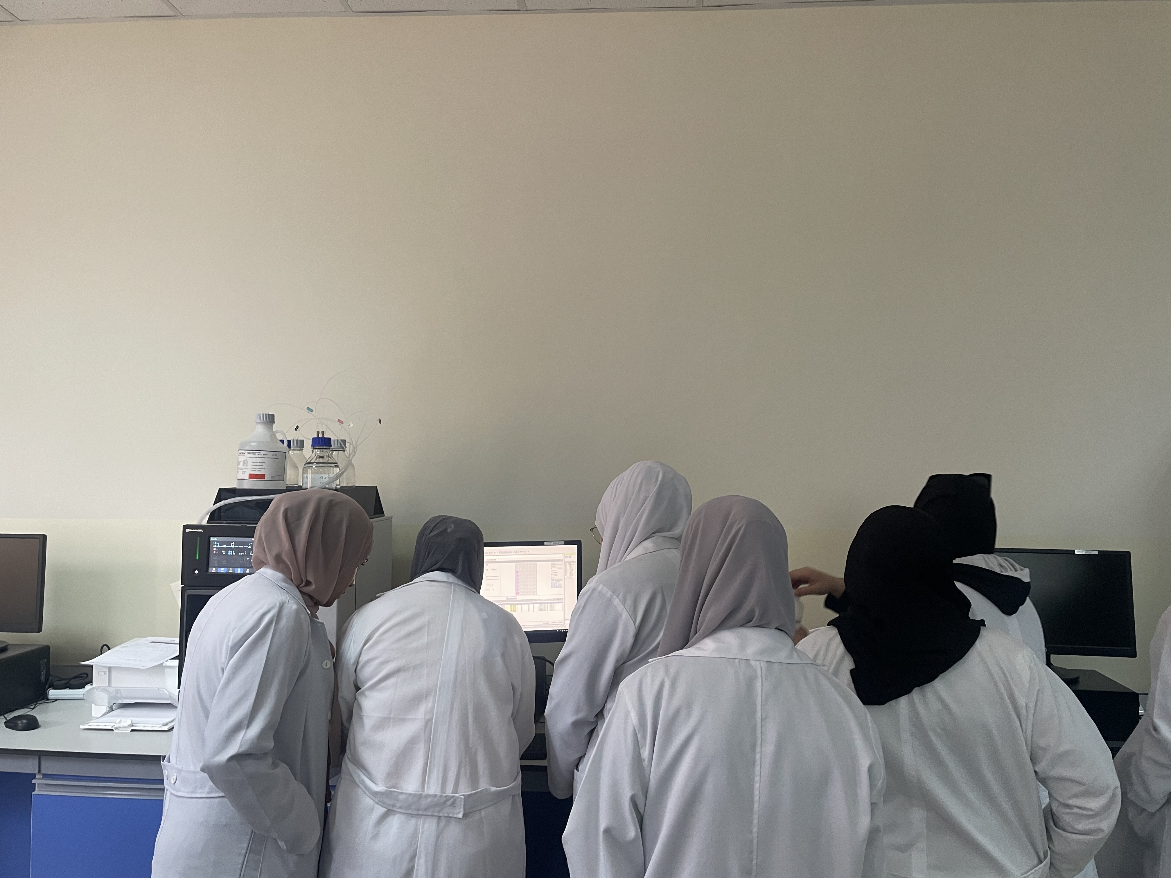 دورة متقدمة لطلبة صيدلة "عمان العربية" حول جهاز HPLC3