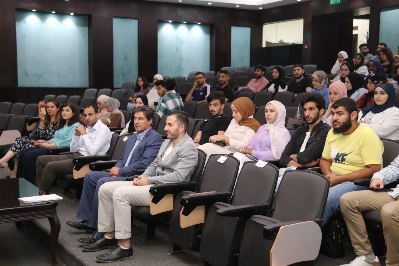 ندوة علمية بعنوان "منشورات بحثية" لطلبة جامعة عمان العربية2