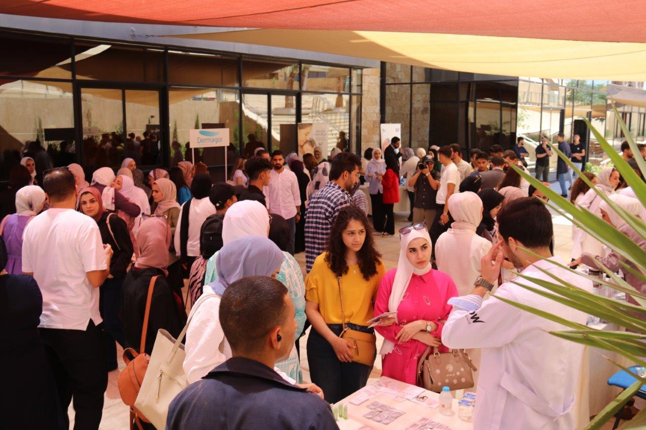 جامعة عمان العربية تنظم يوم مميز لصحة وجمال البشرة 21