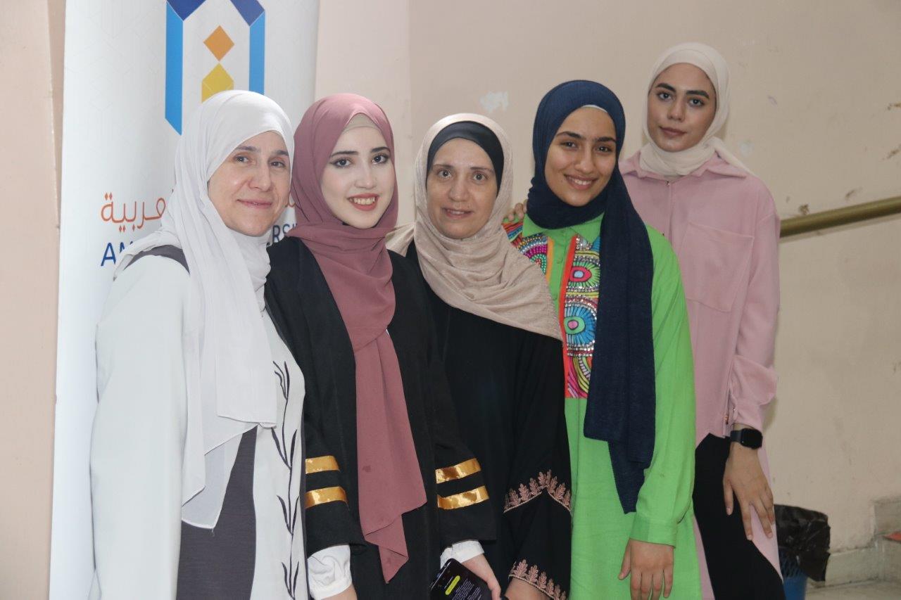 "جامعة عمان العربية" تكرم الطلبة المتفوقين في الثانوية العامة في لواء عين الباشا ومخيم البقعة 5