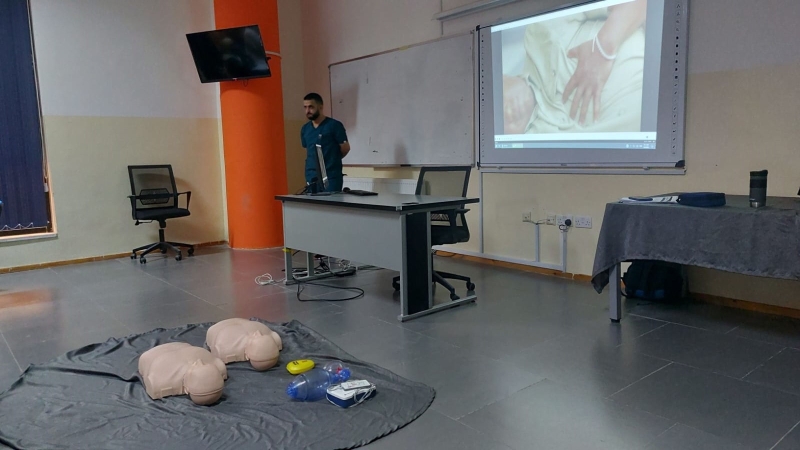 دورة تدريبية متقدمة حول "الإنعاش القلبي والتنفسي" لطلبة عمان العربية1