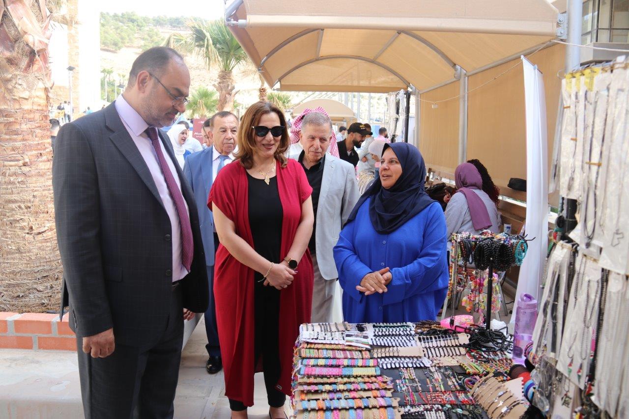 بازار "سوق كرم" في رحاب جامعة عمان العربية2