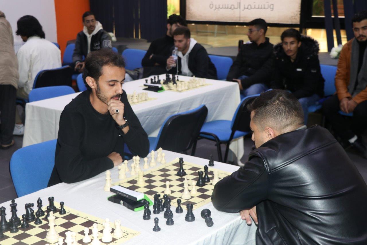 طلبة "عمان العربية" يتنافسون خلال بطولة شطرنج على مستوى الجامعة1