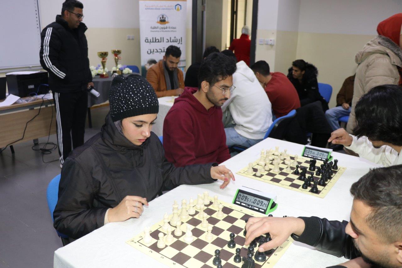 طلبة "عمان العربية" يتنافسون خلال بطولة شطرنج على مستوى الجامعة4