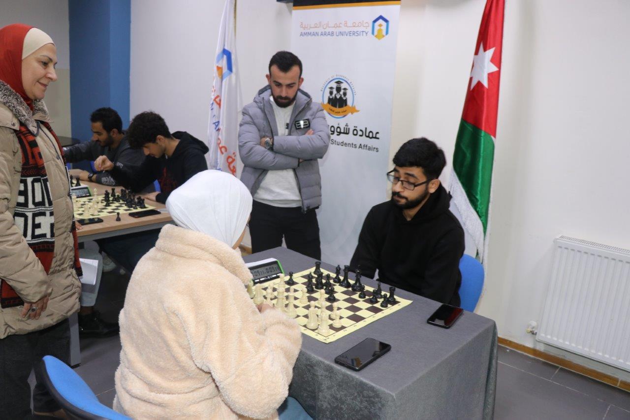 طلبة "عمان العربية" يتنافسون خلال بطولة شطرنج على مستوى الجامعة5