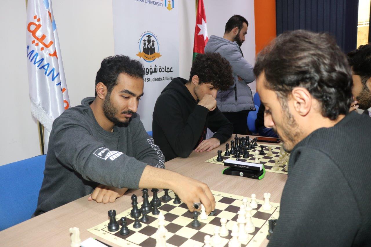 طلبة "عمان العربية" يتنافسون خلال بطولة شطرنج على مستوى الجامعة6