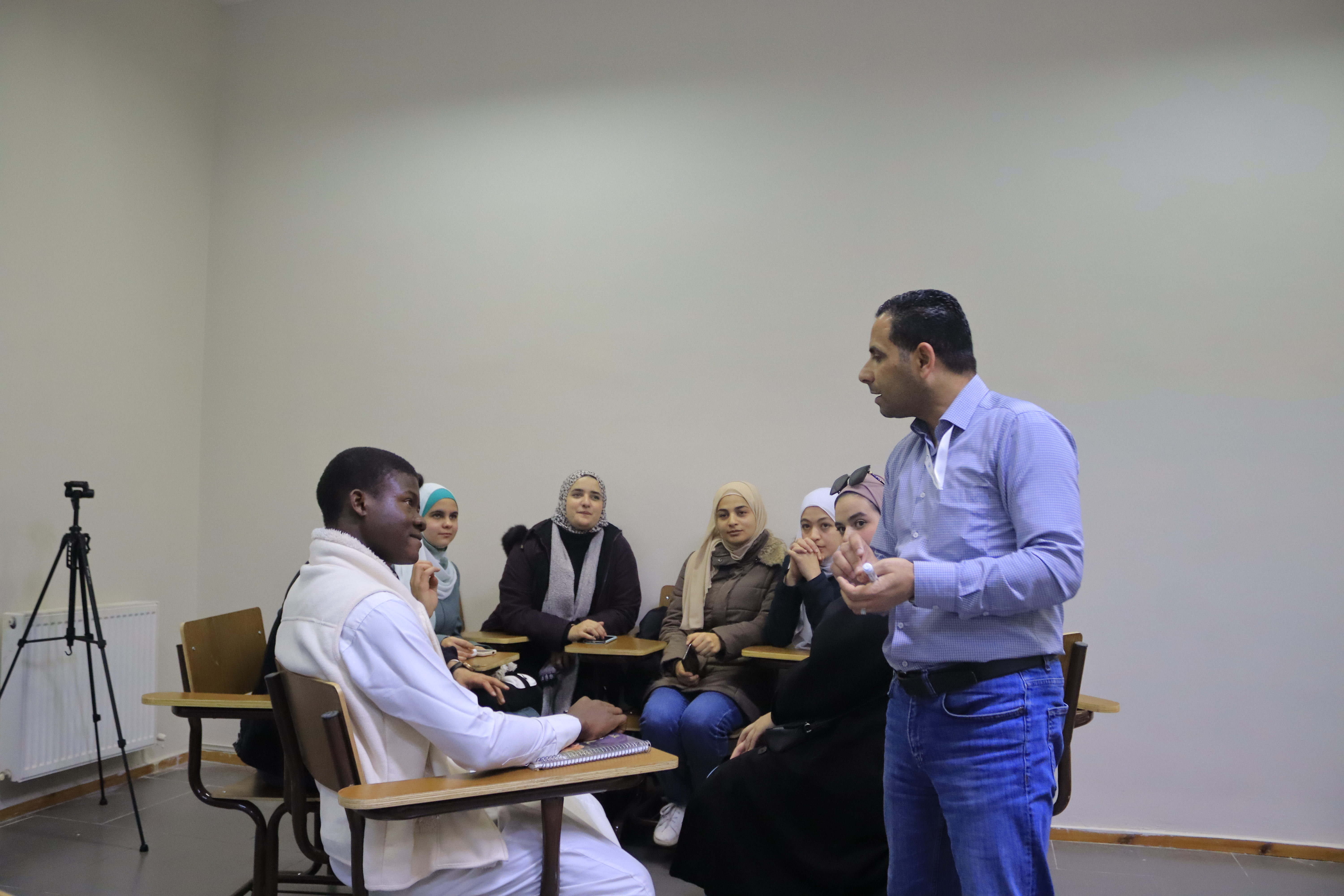 كلية الآداب والعلوم في عمان العربية تعقد ورشة بعنوان " مهارات التفكير الابداعي والناقد"3