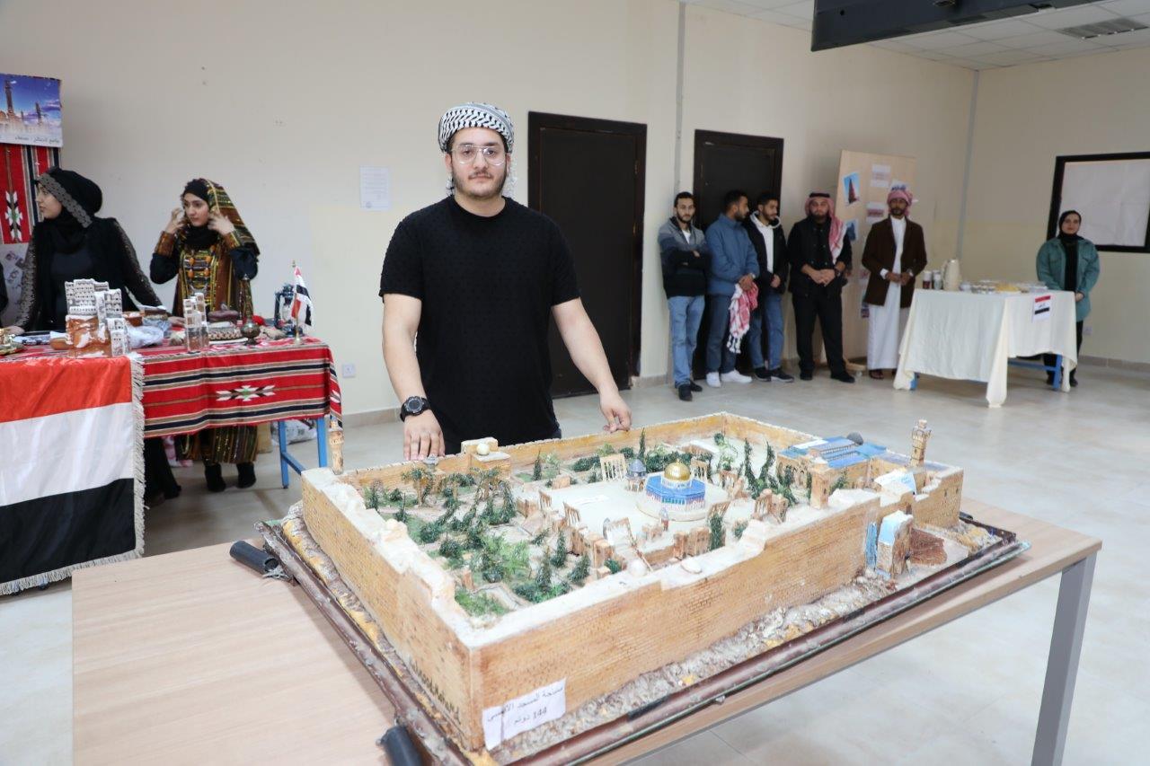 صيدلة "عمان العربية" تحتفي بالتنوع الثقافي للطلبة في يوم" الطب التقليدي بين الشعوب"3