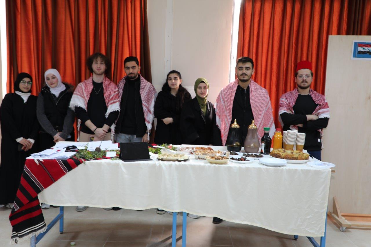 صيدلة "عمان العربية" تحتفي بالتنوع الثقافي للطلبة في يوم" الطب التقليدي بين الشعوب"4