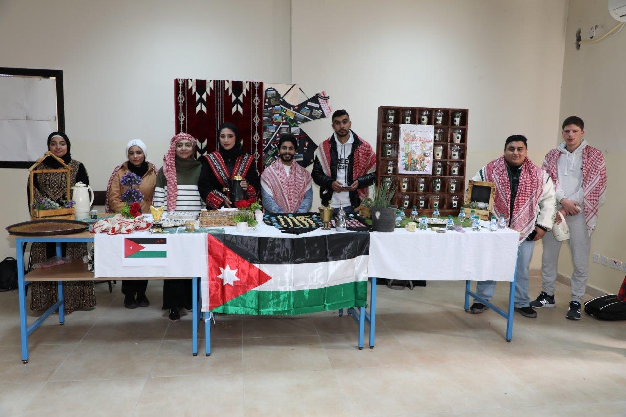 صيدلة "عمان العربية" تحتفي بالتنوع الثقافي للطلبة في يوم" الطب التقليدي بين الشعوب"5