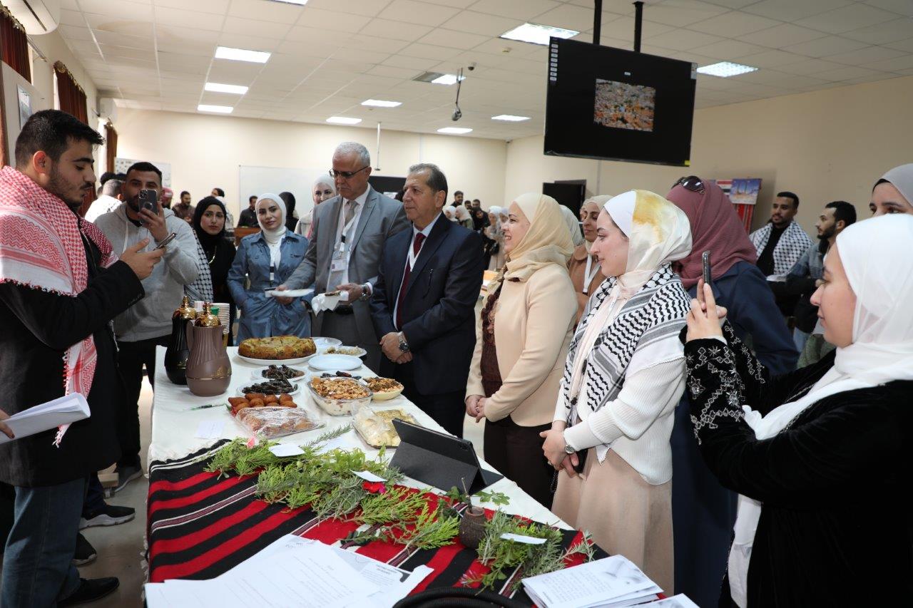 صيدلة "عمان العربية" تحتفي بالتنوع الثقافي للطلبة في يوم" الطب التقليدي بين الشعوب"9