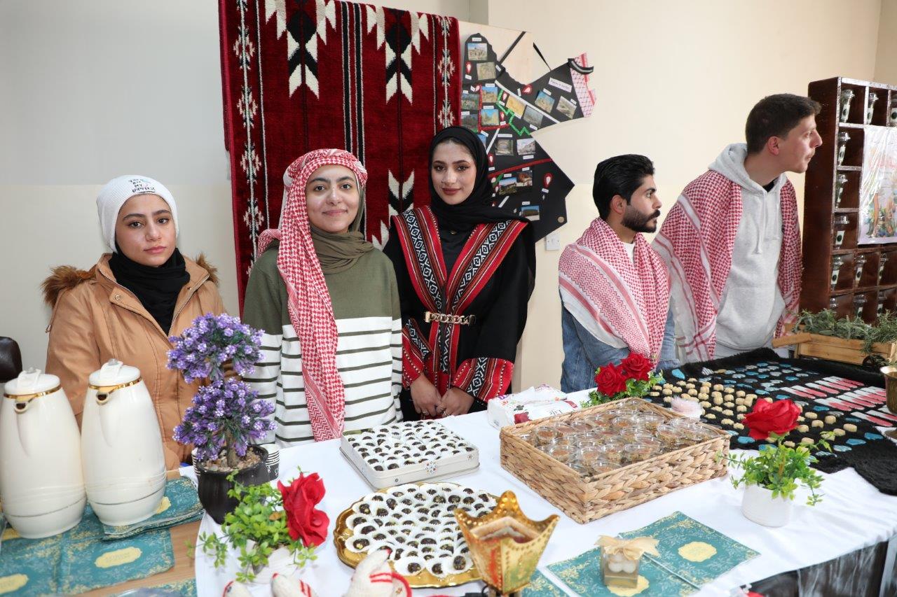 صيدلة "عمان العربية" تحتفي بالتنوع الثقافي للطلبة في يوم" الطب التقليدي بين الشعوب"12