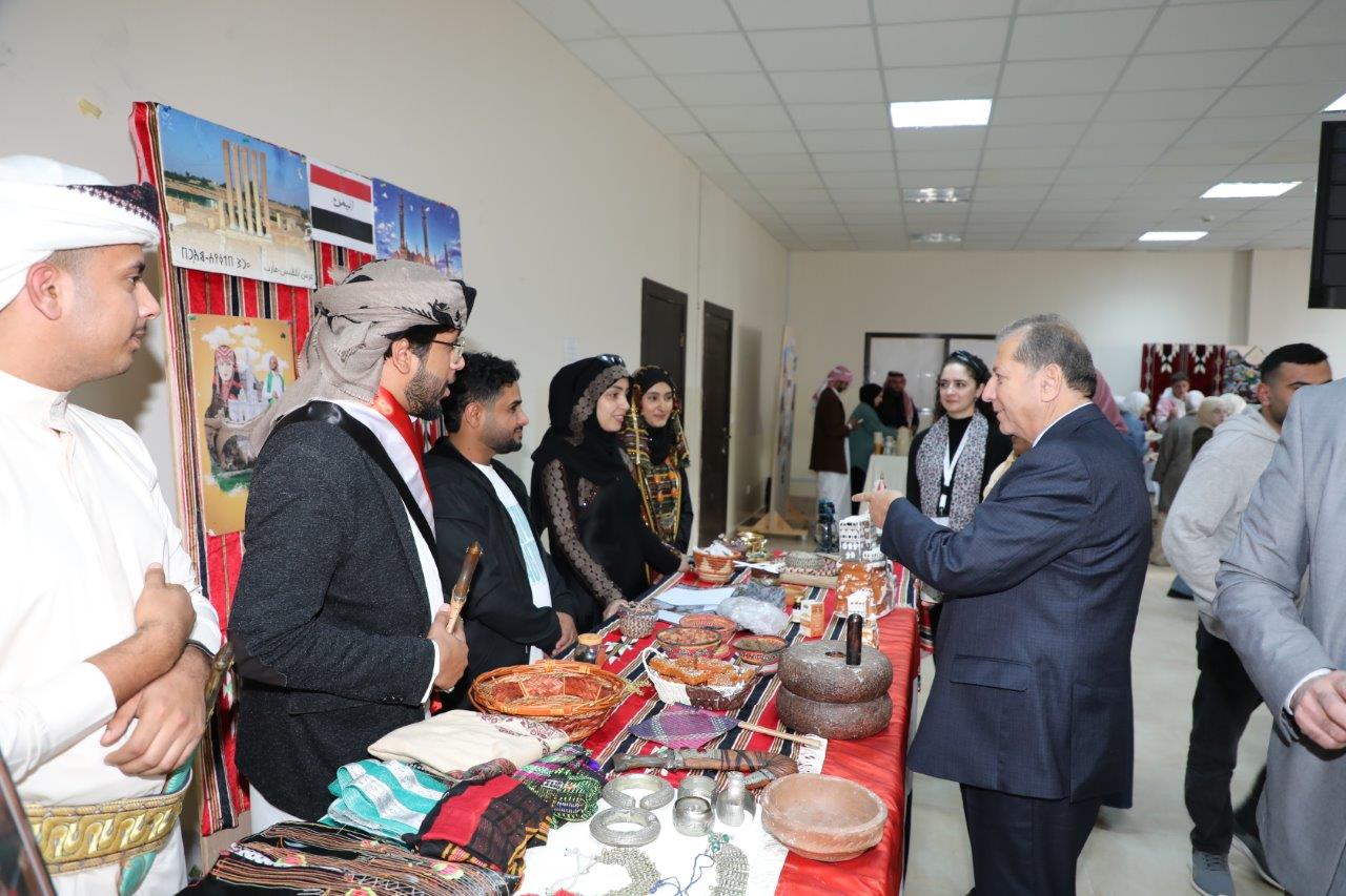 صيدلة "عمان العربية" تحتفي بالتنوع الثقافي للطلبة في يوم" الطب التقليدي بين الشعوب"14