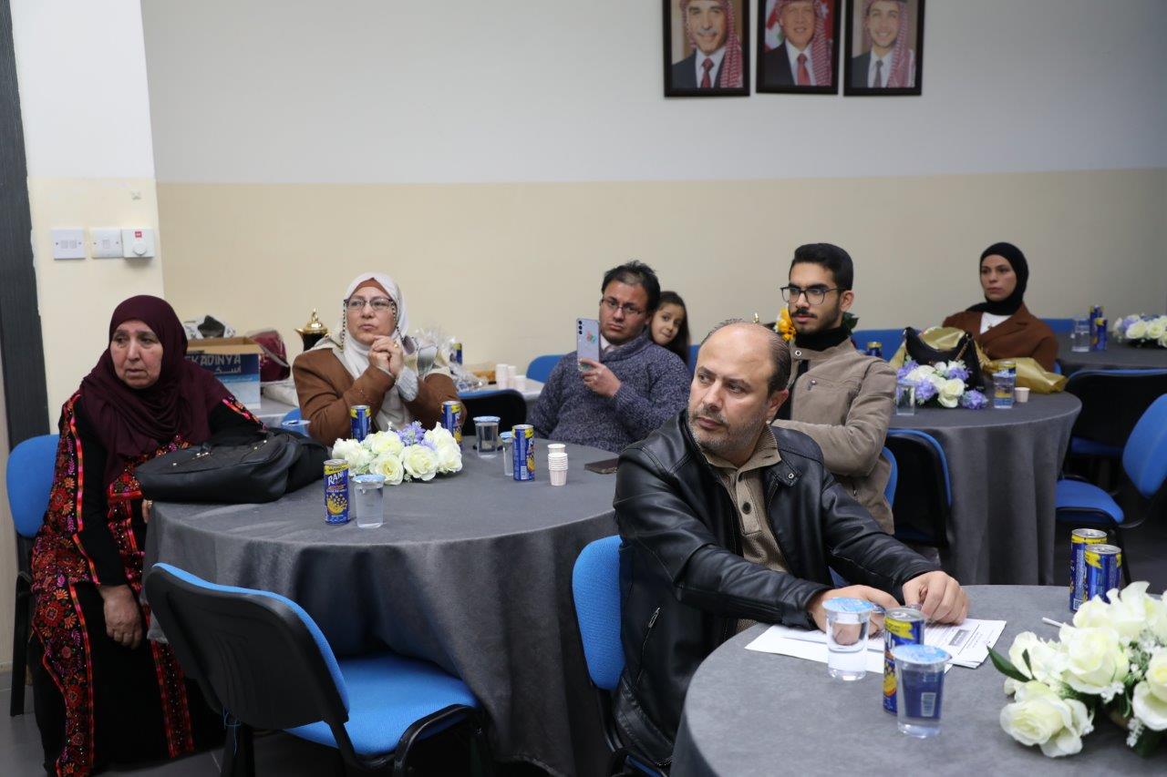 مناقشة أول رسالة ماجستير في تخصص اللغويات التطبيقية في جامعة عمان العربية4