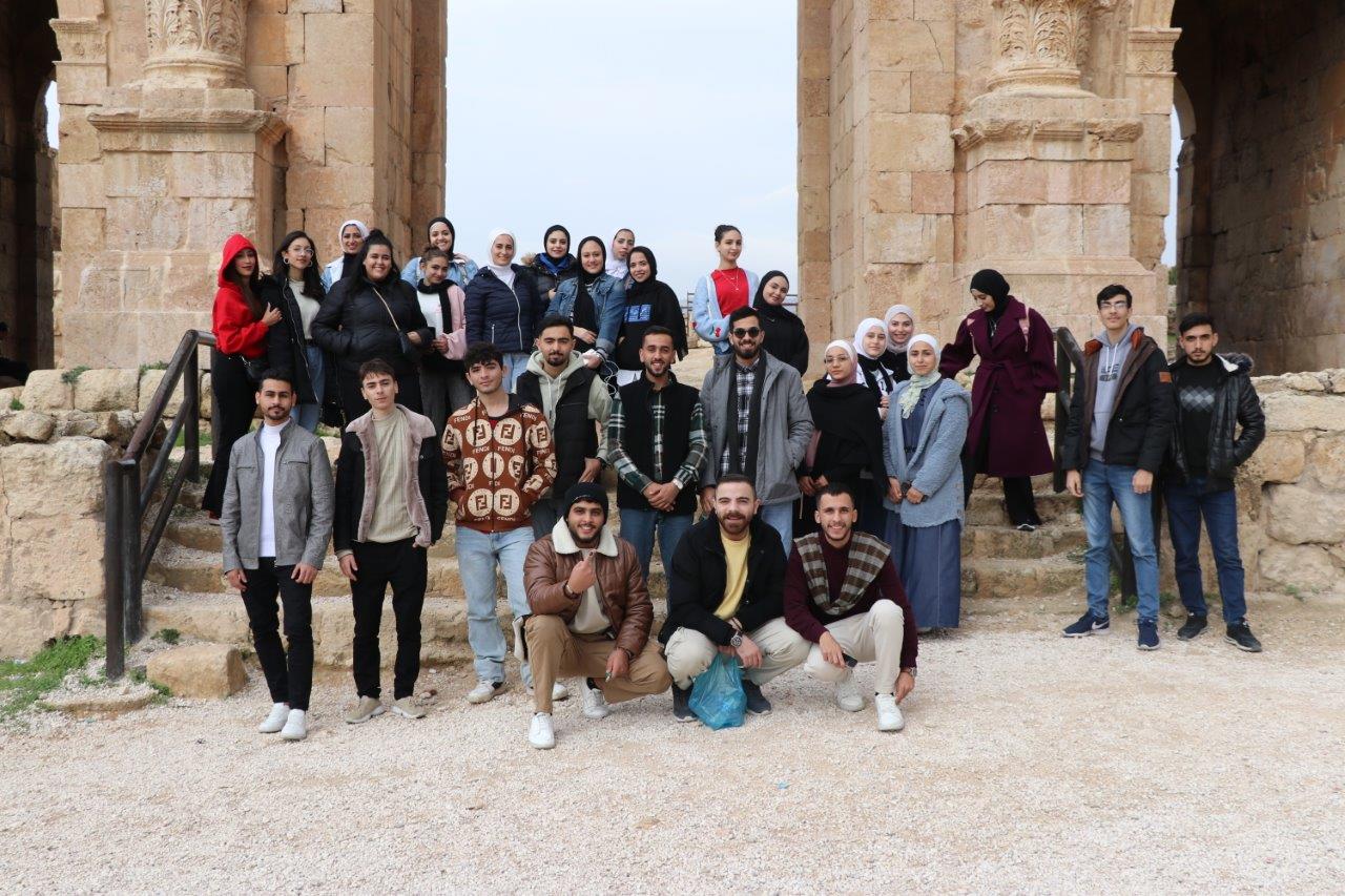 رحلة تعليمية للتعرف على المفاهيم الريادية لطلبة "عمان العربية"13