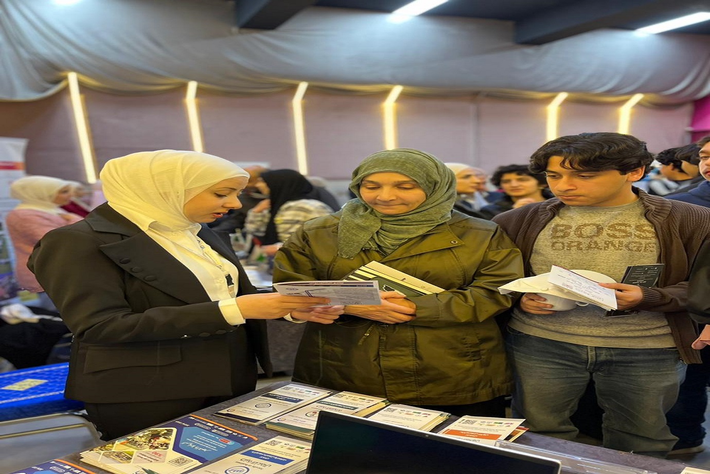 "عمان العربية" تشارك في معرض الإرشاد الجامعي في المدرسة الرقمية الأمريكية10