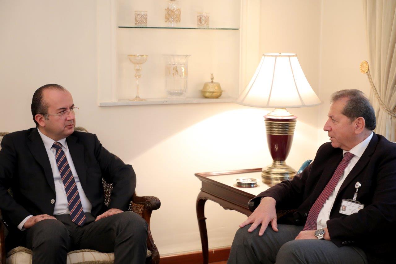 الوديان يبحث سبل التعاون المشتركة بين "عمان العربية" والسفارة التركية في الأردن2