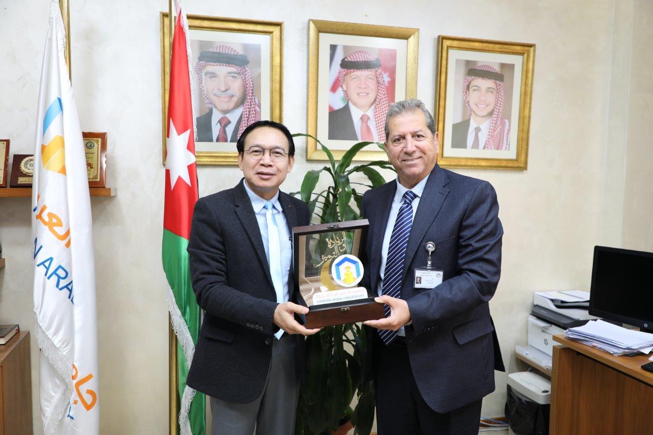 مباحثات لتعزيز التعاون الأكاديمي بين "عمان العربية" وسفارة مملكة تايلند4