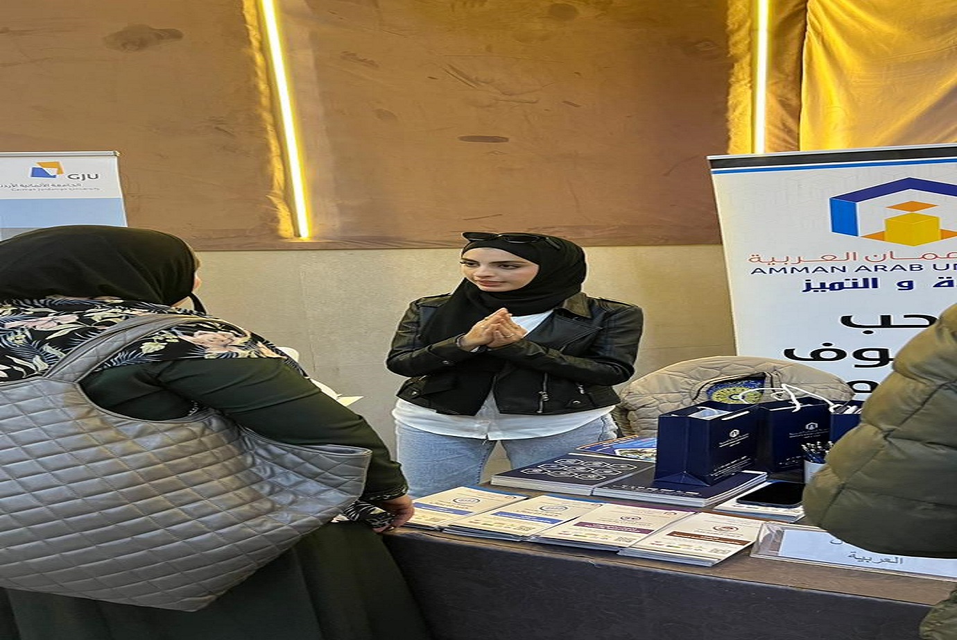 "عمان العربية" تشارك في معرض الإرشاد الجامعي في المدرسة الرقمية الأمريكية7