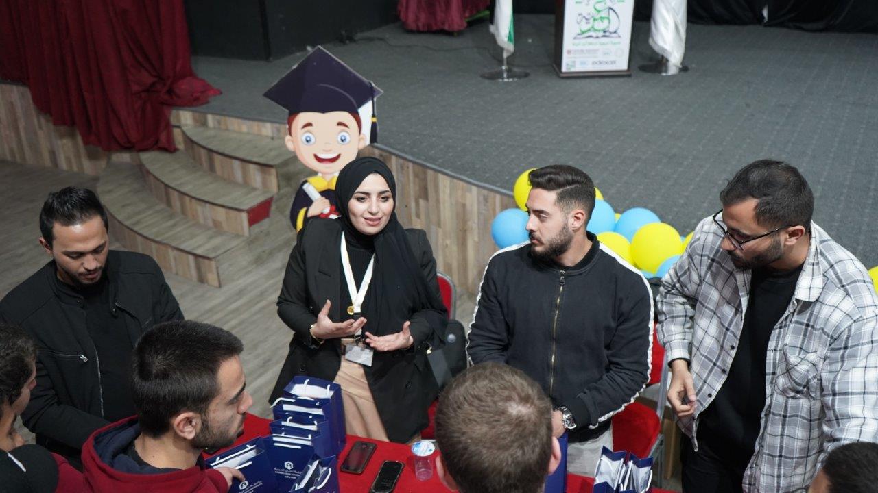 "عمان العربية" تشارك بمعرض "طريقك إلى المستقبل" في المدارس العمرية9