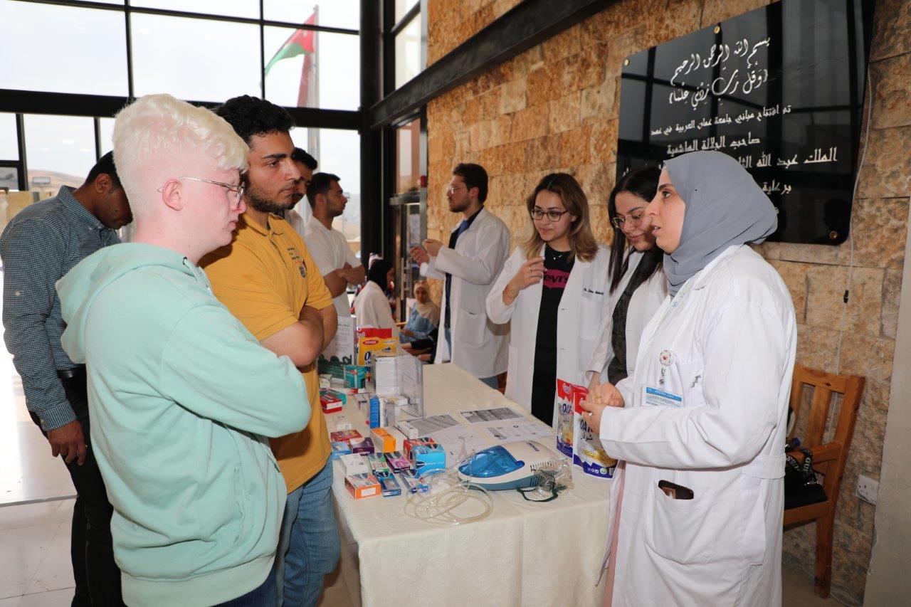 "اسأل الصيدلاني" مبادرة في جامعة عمان العربية5